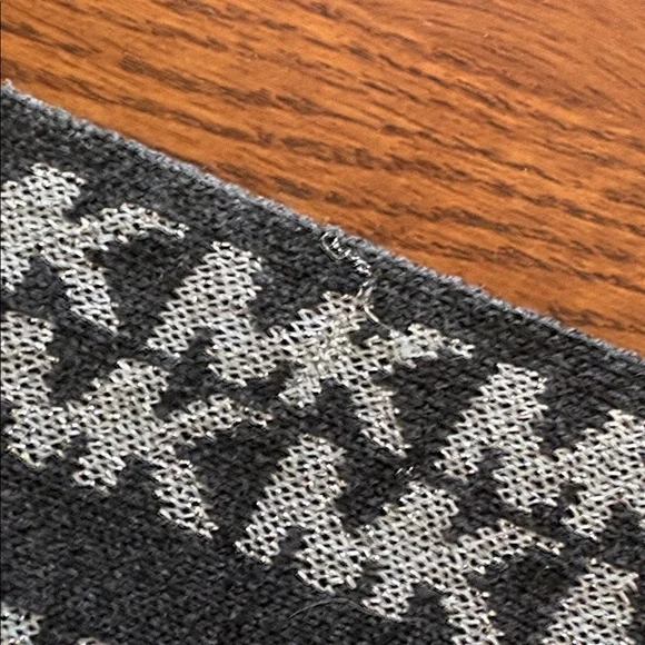 Michael Kors Monogram Black and silver Scarf - Picture 4 of 8